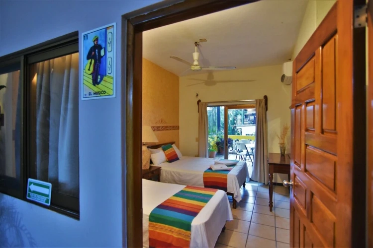 Standard Triple room