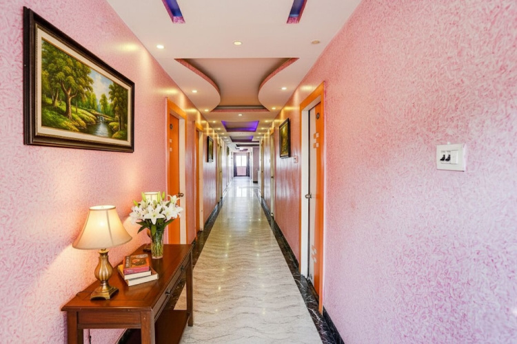 Fabhotel Triotel Inn
