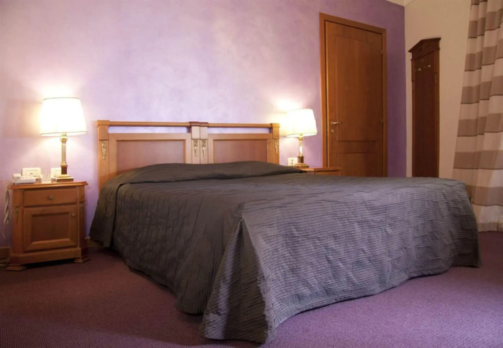 J Maluni City Hotel