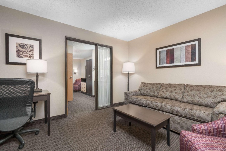 Deluxe Double Suite