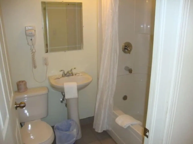 Economy Quadruple room