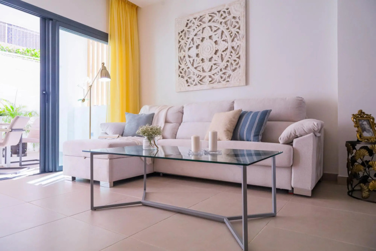 Gorgeous Ground Floor Apartment With Shared Pool A1
