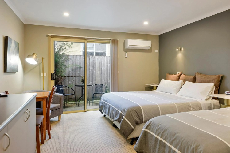 Motel Strahan