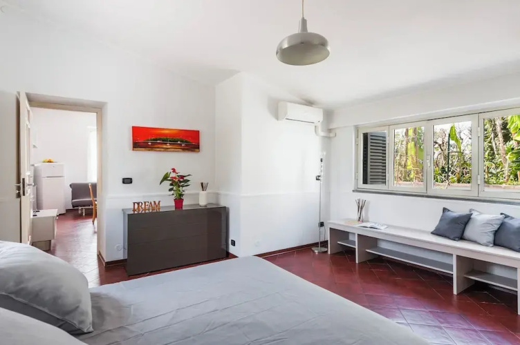 City Cottage with Garden & Pool
