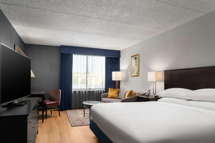 DoubleTree by Hilton Hartford - Bradley Airport