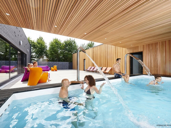 Child-friendly villa with stove, located in a lake area