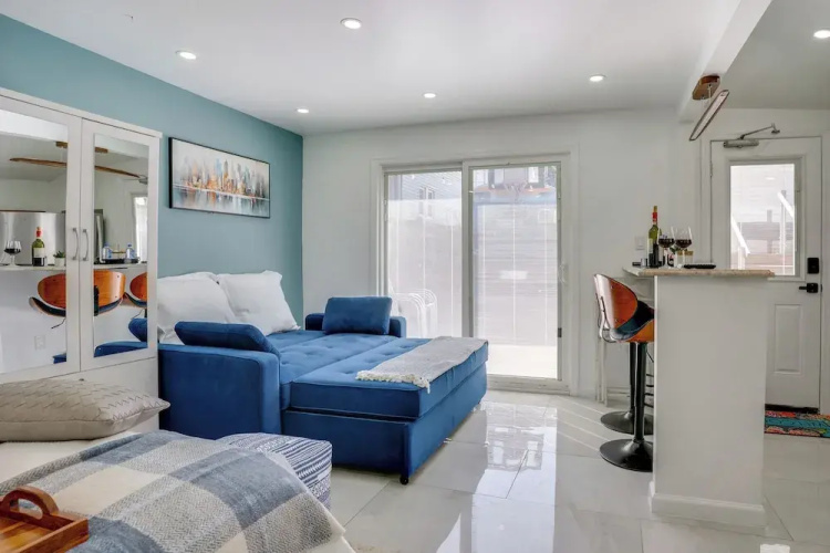 Easy NYC Access: Sleek Hillside Guest House