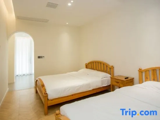 Double Suite with street view