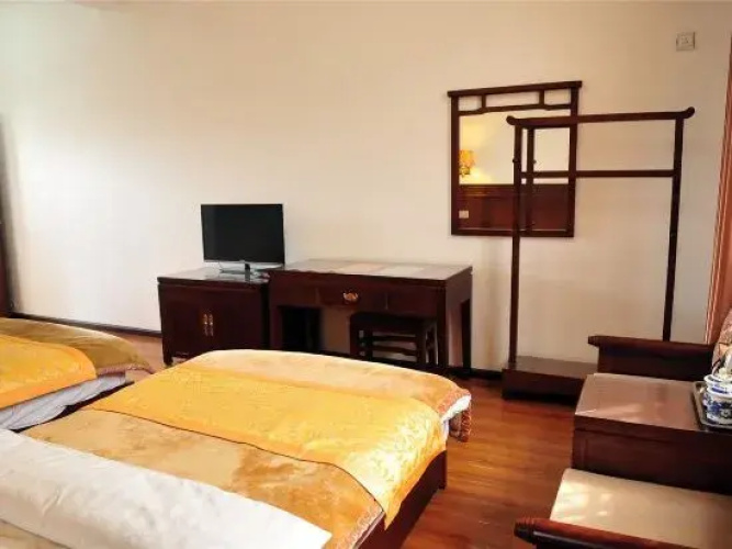 Lincang Yihai Hotel