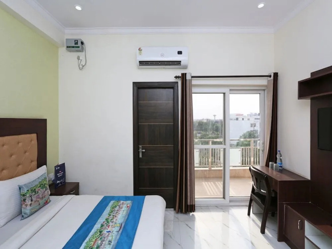 OYO 6812 Aruma Residency