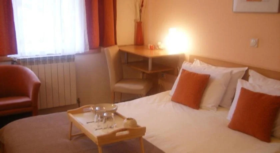 Hotel 7