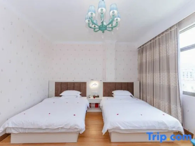 Deluxe Twin Family room with garden view