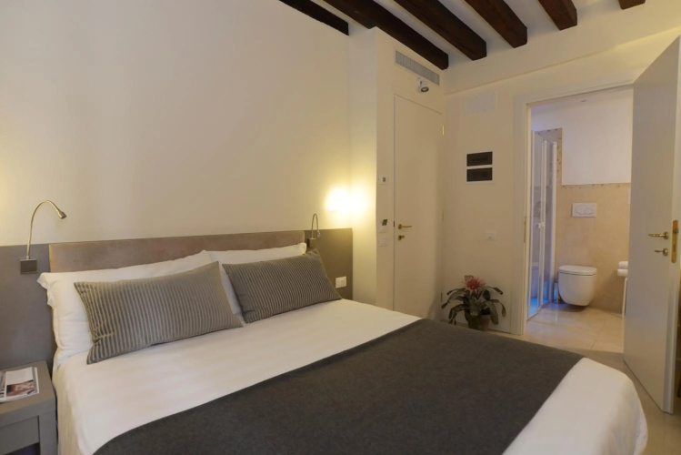 Leone Hotel