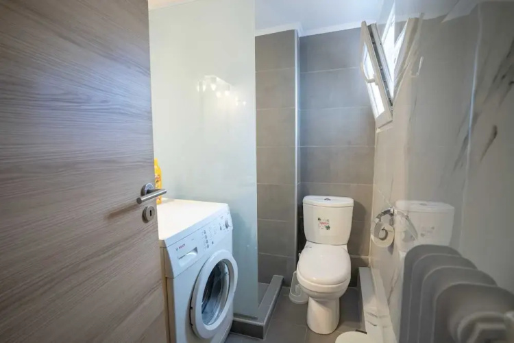 Larisis train station 1 bedroom flat for 2 persons