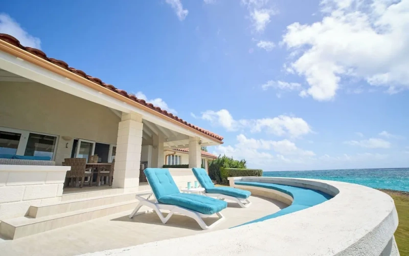 4 Bedrooms Villa