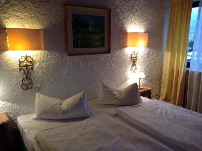 Carrera Hotel Overview