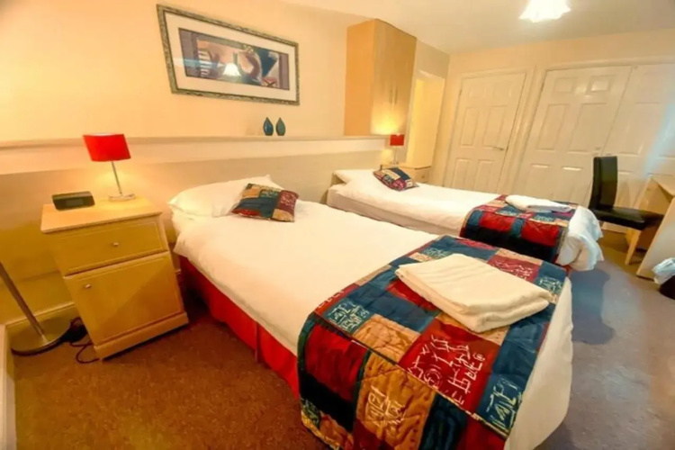 Hawk House - B&B