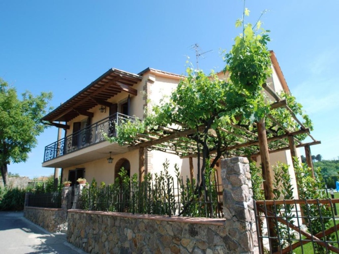 5 Bedrooms Cottage