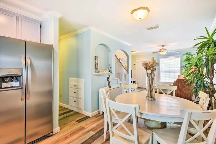 4 Bedrooms Apartment with balcony