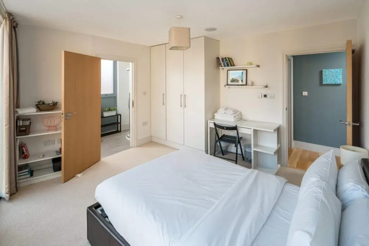 Bright Spacious 2bed 2bath in Battersea