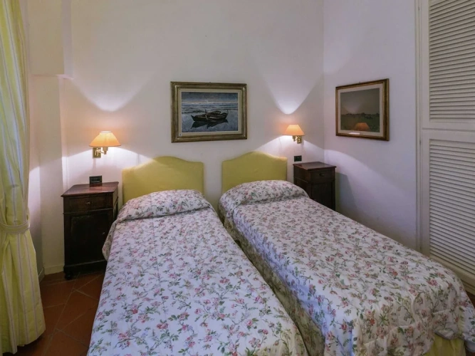 4 Bedrooms Classic Cottage