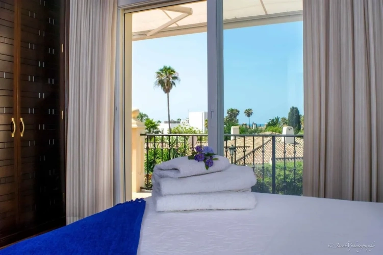 5 Bedrooms Villa