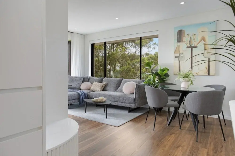North-east Facing Modern 2-bed Apartment