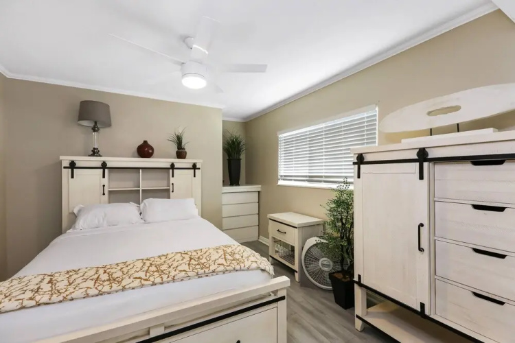 Upper Beach Front Escape Unit B