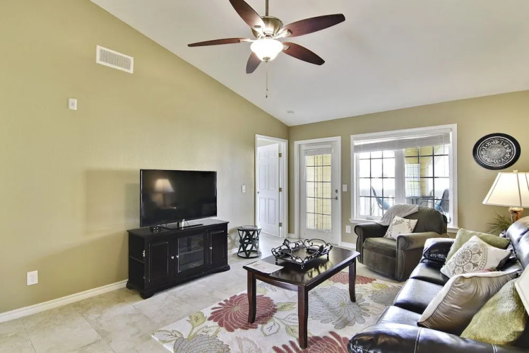 Dawn 935 - 1 Br Condo