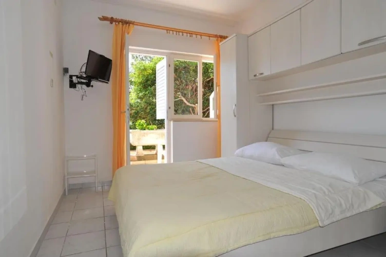 Studio with garden view
