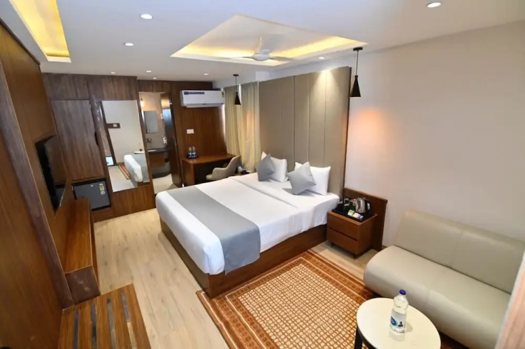 Carry Plus Hotel