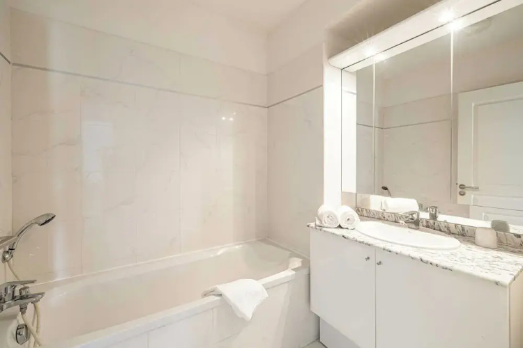 Charming 1 Bedroom Flat With Balcony/pool - Cannes