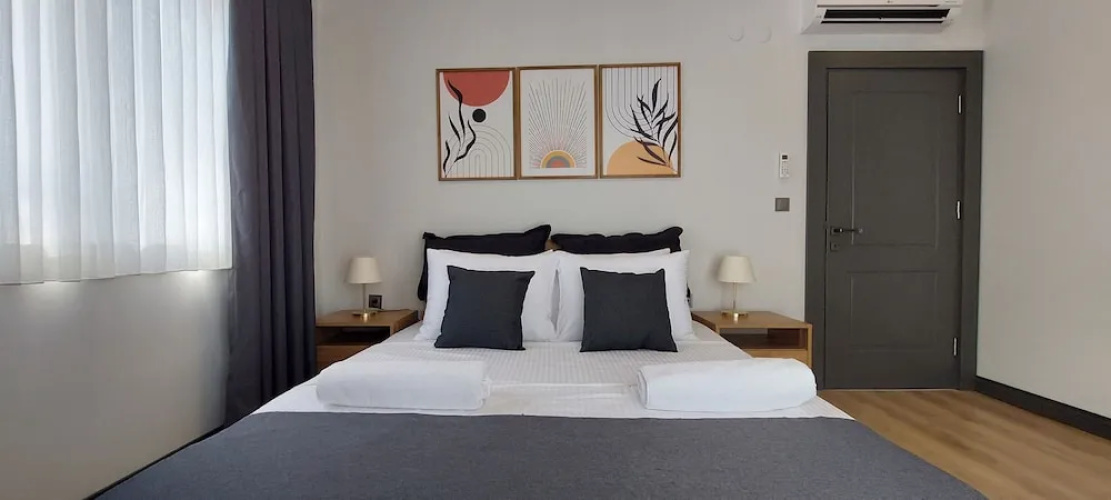 New Flat Large Living Space 4 Close to Lara Beach