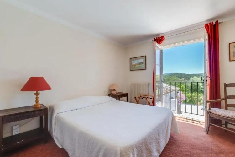 Standard Triple room with pool view