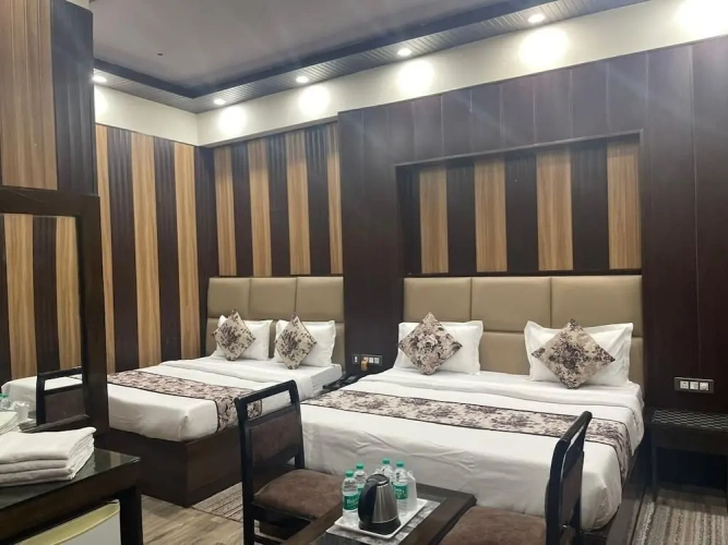Sextuple Family Suite