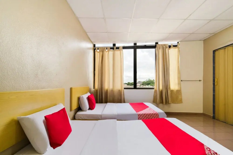 OYO 89461 CP Hotel