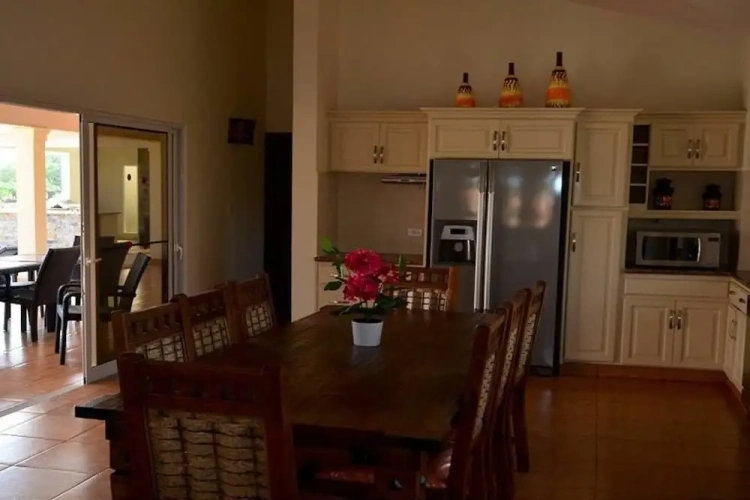 4 Bedrooms Villa