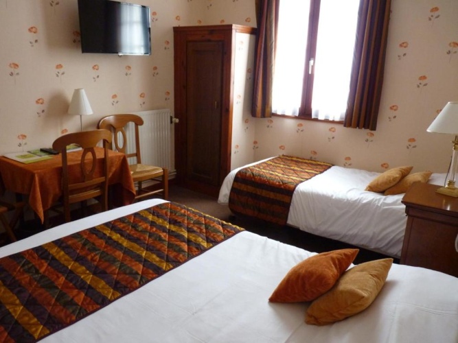 Standard Triple room