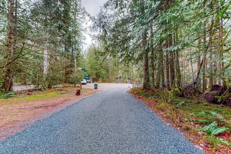 Forested 4 BR w/ Games, Fire Pit & Wood Stove