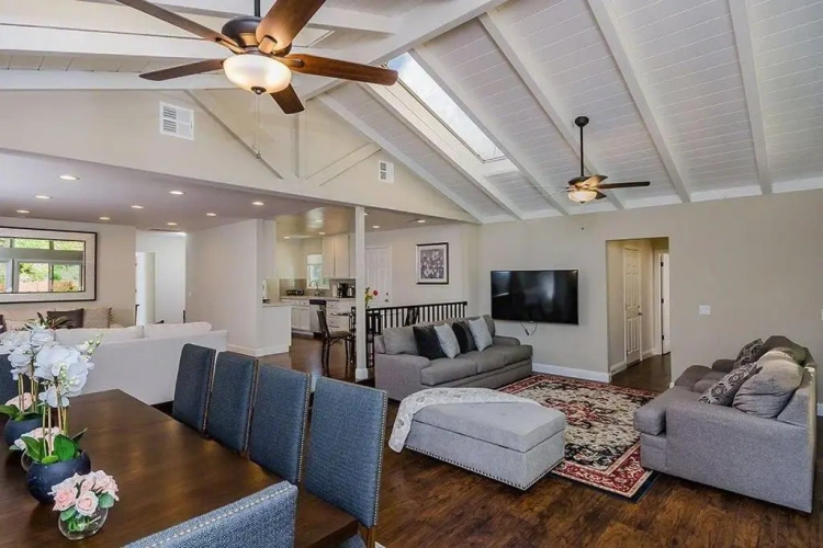 5 Bedrooms Cottage