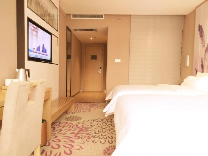 Standard Twin room with city view