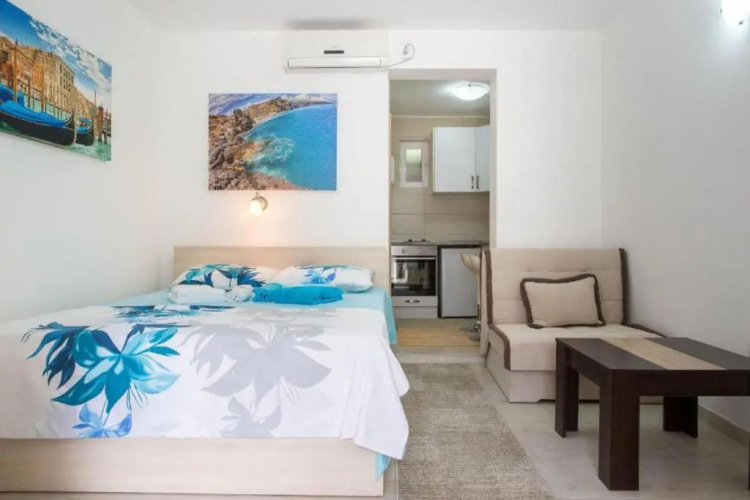 Cozy Studio with Shared Pool in Prčanj Montenegro