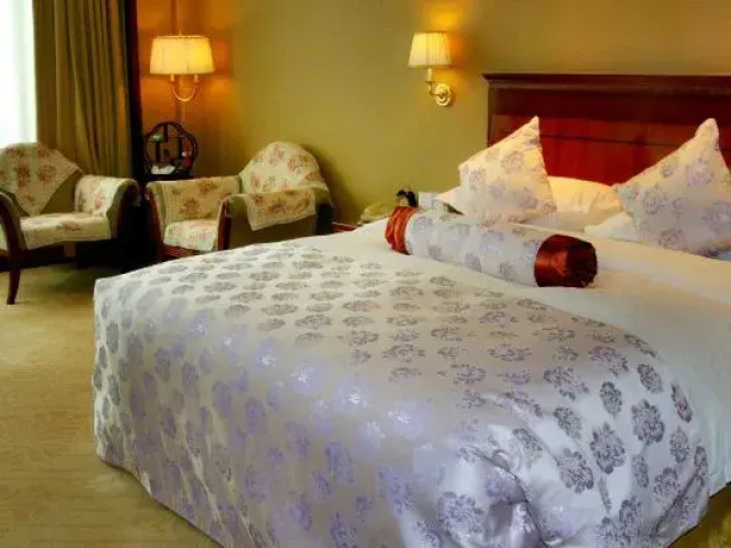 Zhengzhou Cheered Hotel