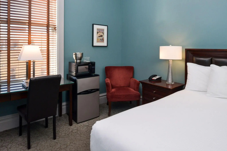 Montvale Hotel