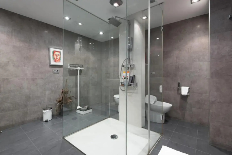 Piso moderno, céntrico y con garaje gratis