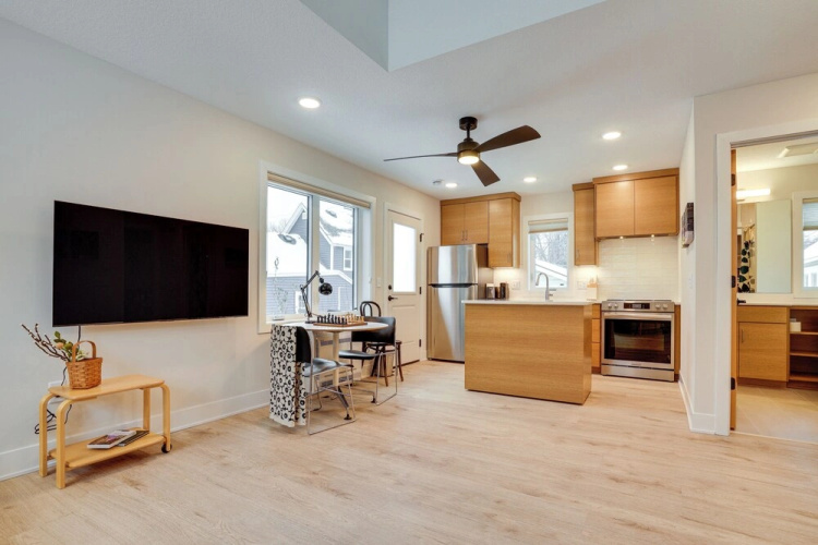 < 1 Mi to Carleton College: Wfh-friendly Apartment
