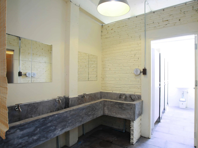 2W Cafe & Hostel