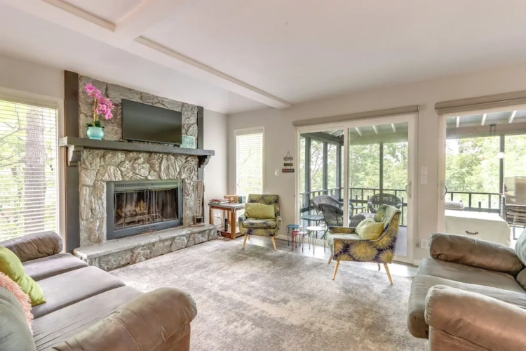 4 Bedrooms Cottage with balcony
