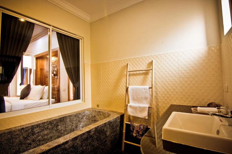 Ravorn Villa Boutique