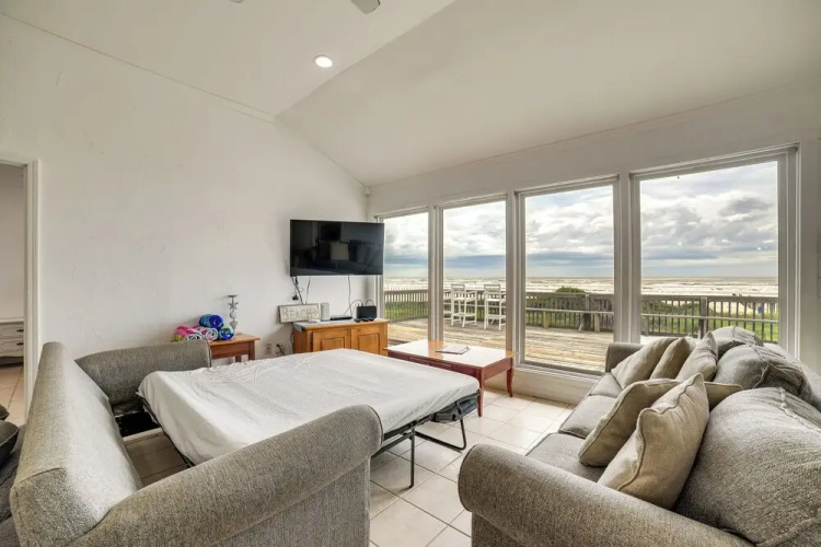 Covered Patio: Beachfront Galveston Home!